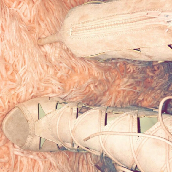 Shoe dazzle! New.Blush Modern Stilettos! - Picture 2 of 3